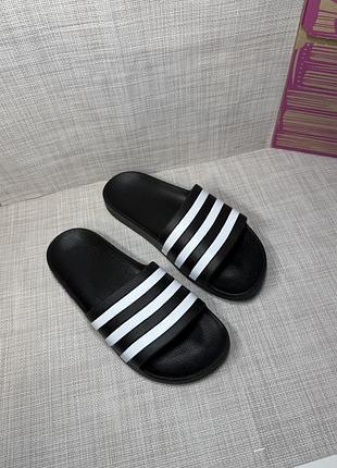 Оригінальні шльопанці adidas