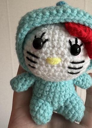 Вʼязані іграшки hello kitty та зайчик