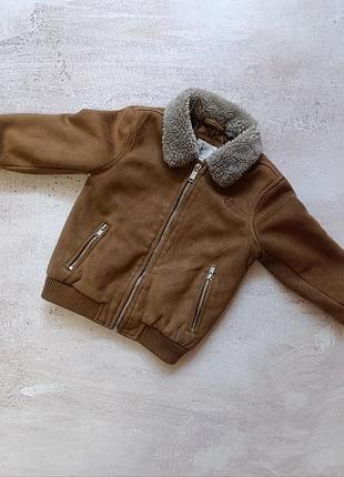 Светло-коричневая куртка river island mini (18-24 месяца) с меховым воротником