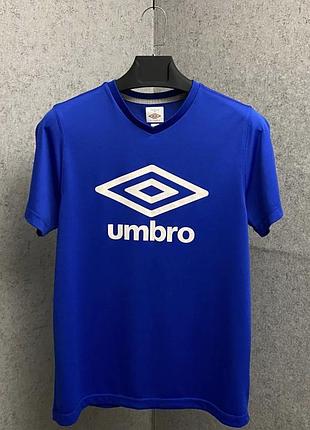 Синя футболка від бренду umbro