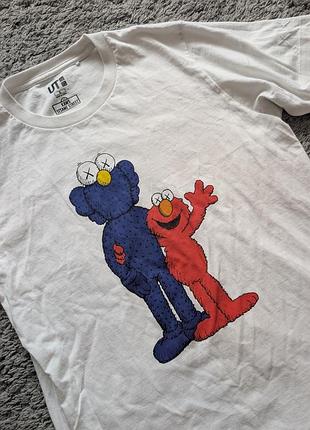 Футболка uniqlo x kaws, size s, состояние идеальный, плечи 43 подмышки 50 длина 67