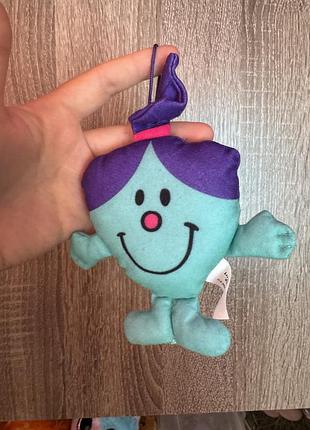 Цей плюшевий брелок — персонаж «little miss brave» (маленька міс смілива) з колекції mcdonald’s happy meal.