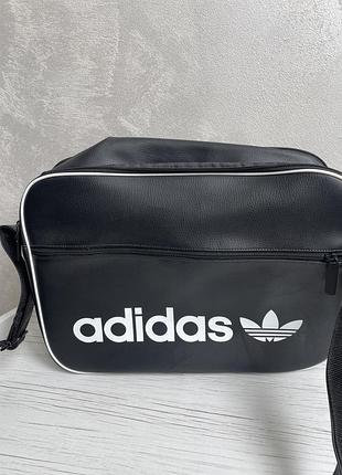 Adidas сумка дуже вмістка , зручна