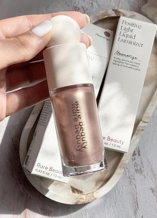 Шовковистий рідкий хайлайтер з ефектом другої шкіри rare beauty positive light liquid luminizer highlight