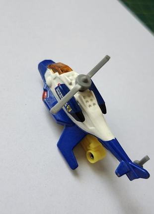 Іграшковий вертоліт із серії tomica hypercity rescue від компанії tomy.