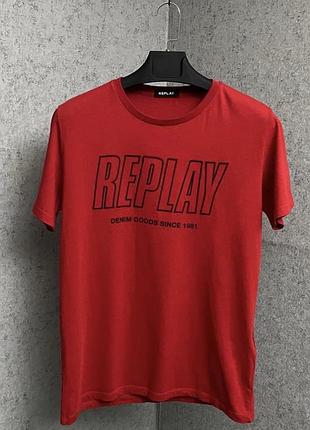 Червона футболка від бренду replay
