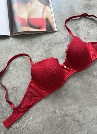 Червоний мереживний бюстгальтер intimissimi