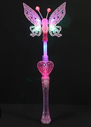 Волшебная палочка-бабочка the glow company оснащена светодиодами, которые подсвечивают крылья и антенны