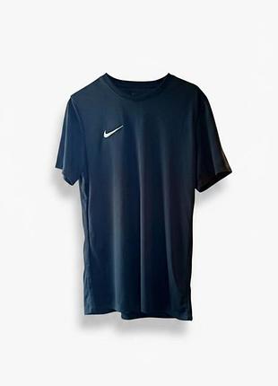 Футболка чоловіча nike чорна базова спортивна оригінал