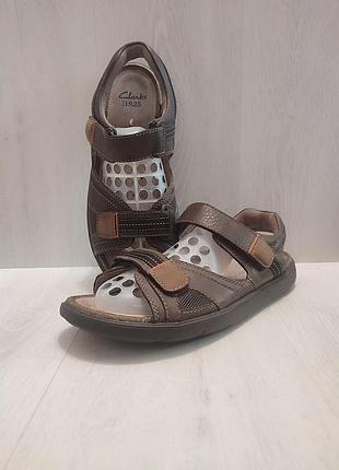 Босоножки clarks 42- стелька 27 см
