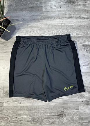 Оригінальні, спортивні шорти - nike