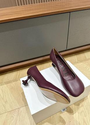 Туфлі loewe колір бургунді розмір 38-39