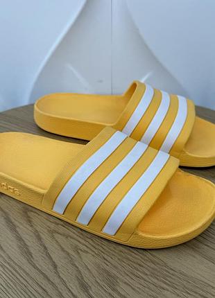 Оригінальні шльопанці adidas