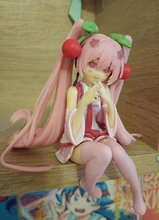 Іграшкова фігурка hatsune miku sakura рожева