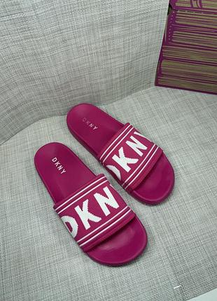 Оригинальные шлепанцы dkny