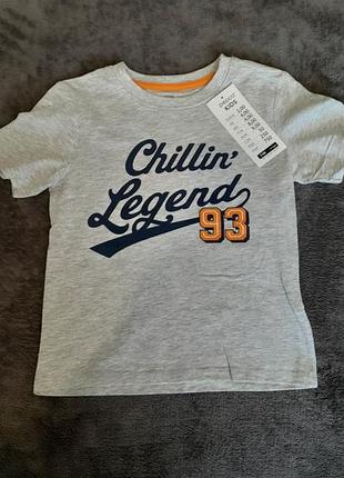 Футболка для хлопчика рерсо сіра з принтом chillin legend 93, розмір 110 см (4-5 років)
