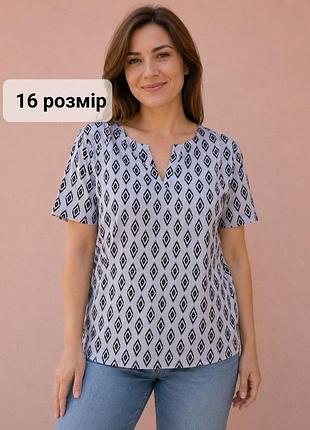 Біла в чорні ромби футболка, подовжена футболочка 50-52 р.