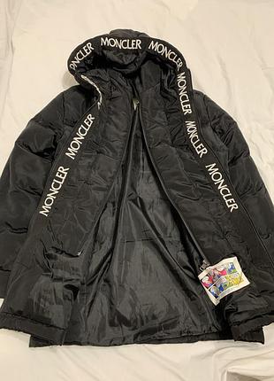 Чоловіча куртка moncler montcla з наповнювачем із синтепону, виконаною в класичному чорному кольорі. розмір м.