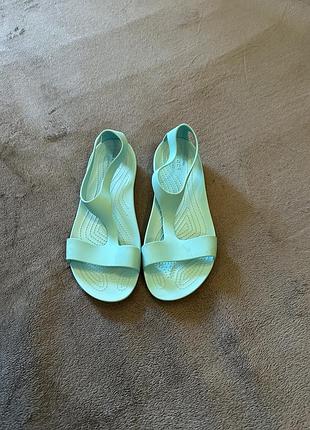 Босоніжки crocs