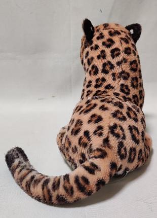 Красивий м'який леопард 3