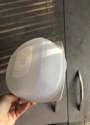 Контейнер tupperware для сирів