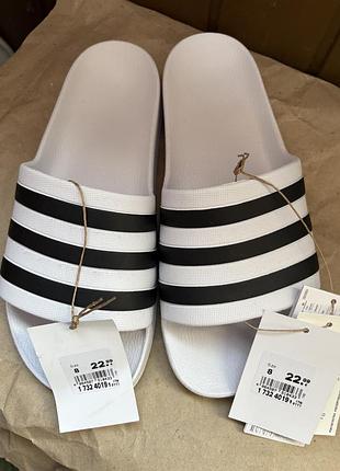 Шлепанці adidas нові