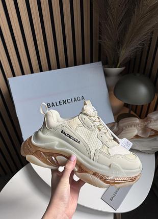 Жіночі кросівки balenciaga triple-s beige 37-39