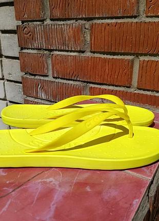 Яркие желтые вьетнамки шлепанцы crocs (us m12 / 45-46 / 30 см) оригинал