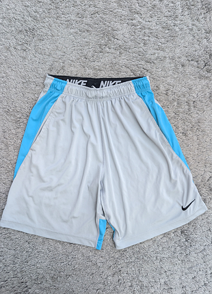 Шорты nike dri fit, size m, состояние великолепен, есть момент на последнем фото, все остальное ок, полупояс резинка 35-45 бедра 60 длина 50 ширина штанины 34