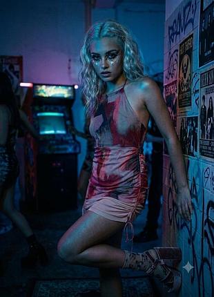 🔥 нова сітчаста сукня prettylittlething з абстрактним принтом