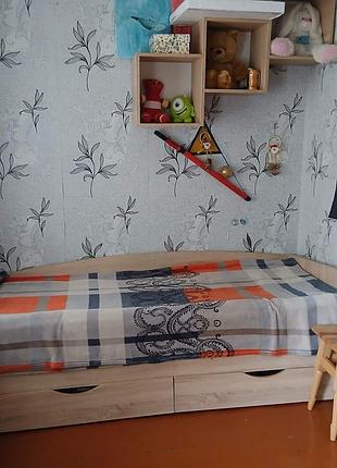 Продам ліжко, полички, стіл і кресло