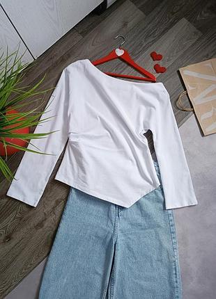 Блузка топ щільний з драпіруванням на одне плече zara.