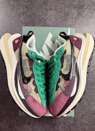 Nike x sacai vaporwaffle red green