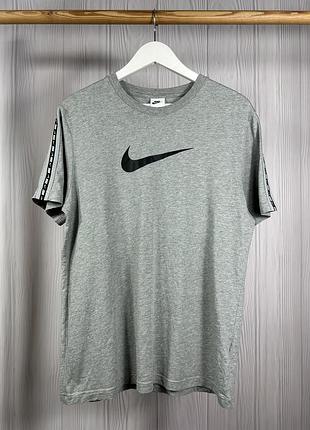 Nike big swoosh шикарна футболка з лампасами оригінал! розмір