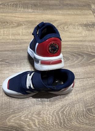 Продам кросівки adidas “капітан америка» в гарному стані, носили менше місяця , прогадали з розміром