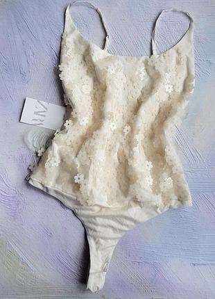 Боді zara кремового кольору з аплікацією з квіткових паєток розмір xs