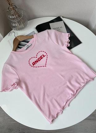 Рожева футболка з принтом серце bershka