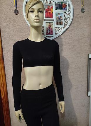 Черный кроп-топ рашгард prettylittlething s-m 7964 в