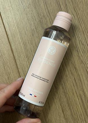 Парфумований гель для душу comme une évidence від бренду yves rocher.