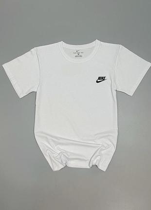 Футболка nike біла