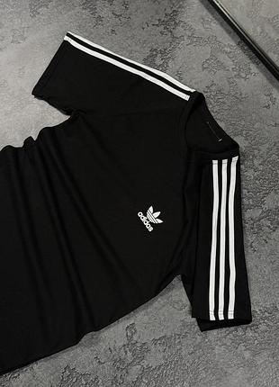 Футболка adidas classic чорна