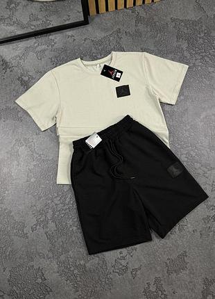 Летний комплект футболка + шорты air jordan нашивка молочный