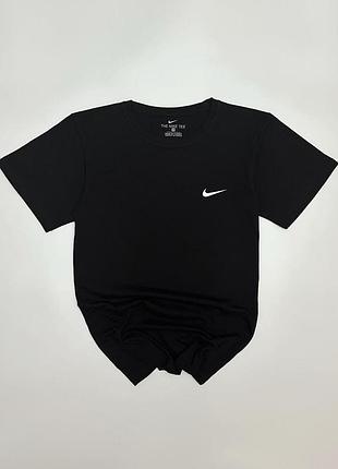 Футболка чорна nike