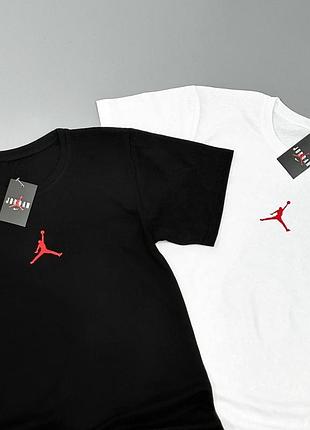Футболка (белая)+футболка (черная) air jordan красный логотип