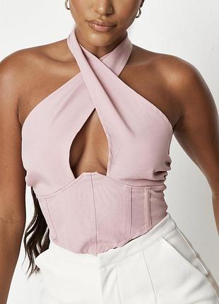 Розовый корсет-топ от бренда missguided перекрестным дизайном халтер.