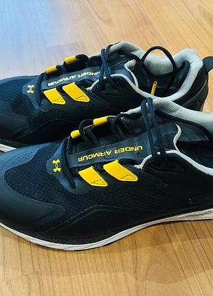 Кросівки under armour hovr чорні з жовтими вставками 43(27,5см) 1600грн