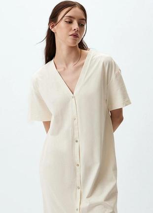Молочное платье-футболка h&amp;m на пуговицах