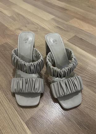 Мюлі босоніжки каблуки h&m