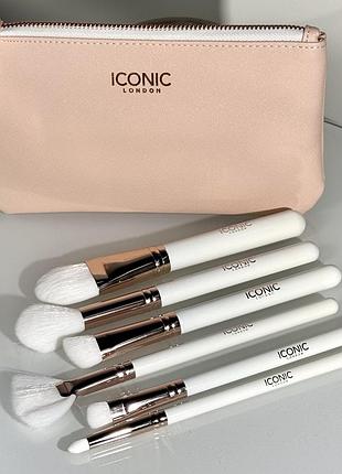 Набір пензлів у косметичці iconic london glow brush set