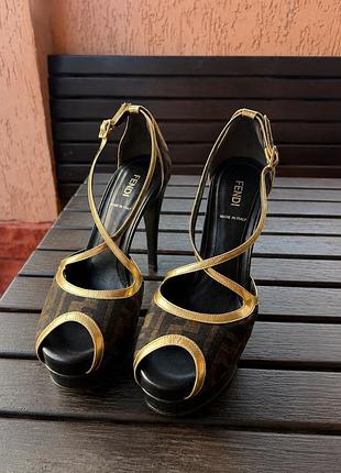Босоніжки fendi, made in italy 🇮🇹